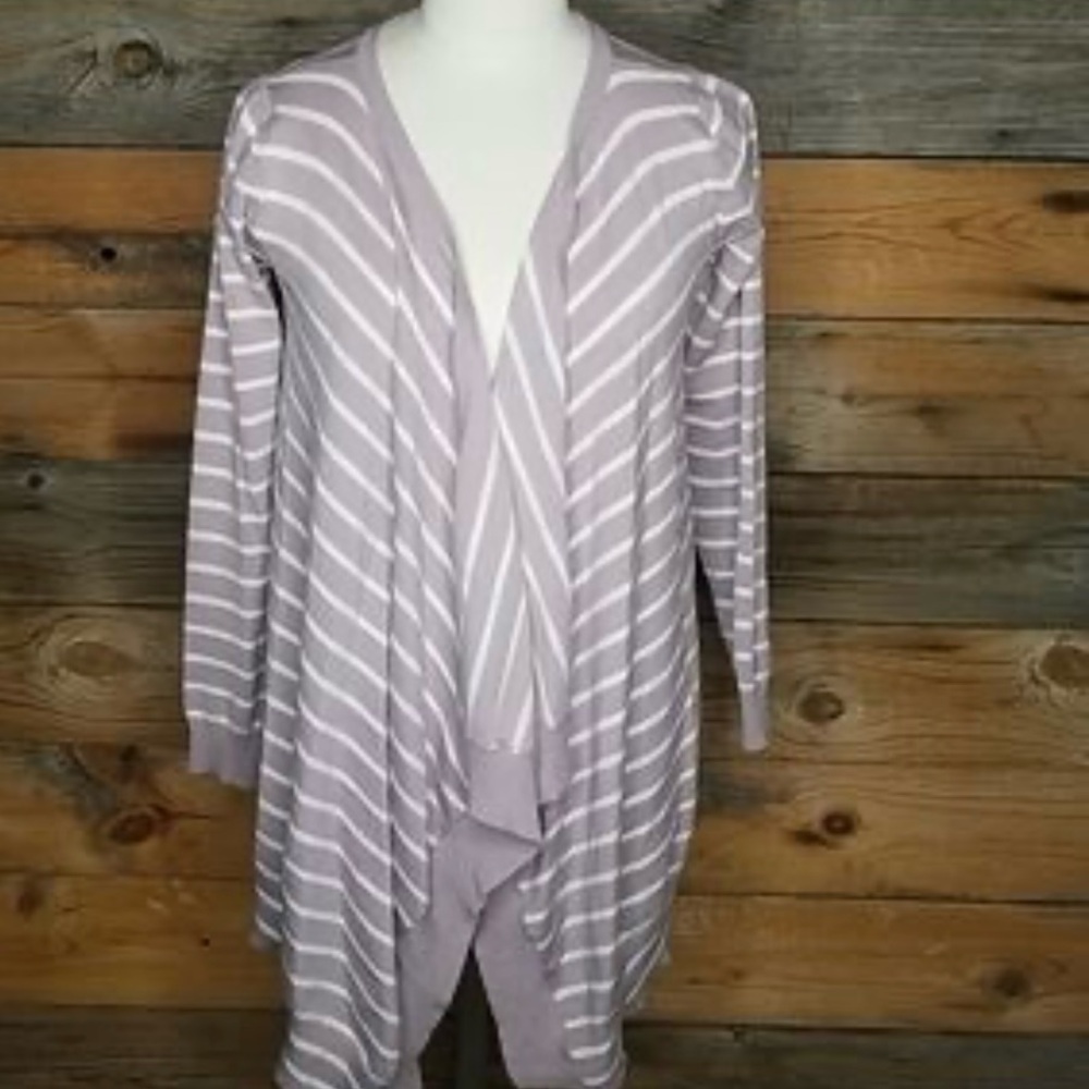 Bajee  collection grey and white sweater jacket size large